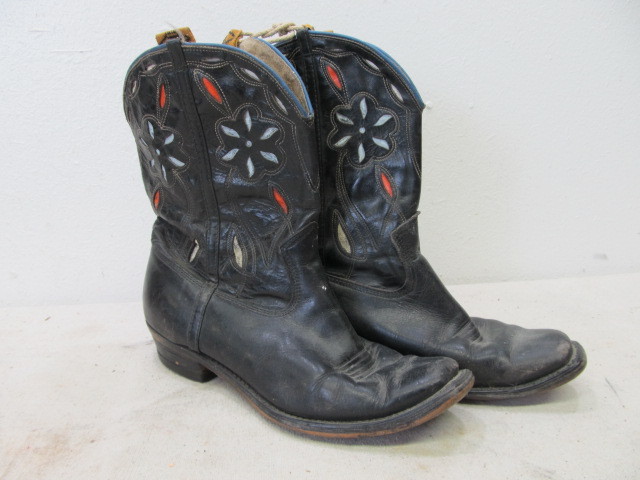 lot 76 image: Vintage 1950s Ladies Cowboy Boots