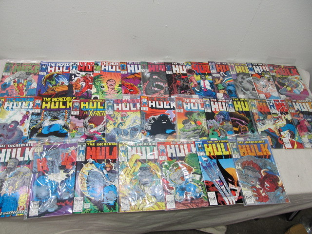 lot 3 image: Collection of 1980s Incredible Hulk Comic Books