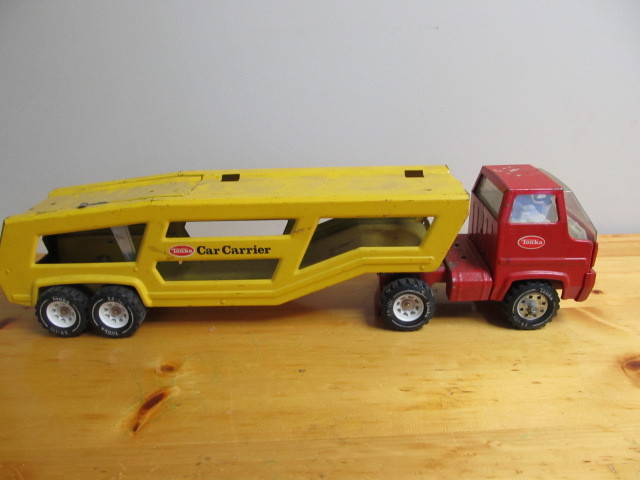 lot 5 image: Vintage Metal Tonka Car Carrier