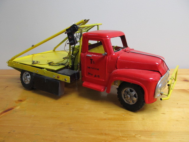 lot 6 image: Unusual Homemade Metal Toy Truck