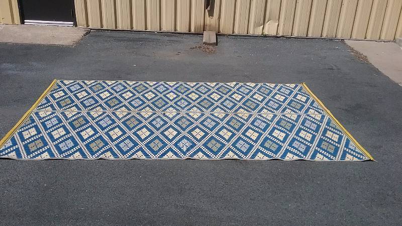lot 84 image: IndoorOutdoor Patio Rug