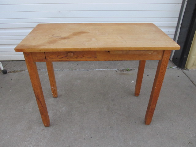 lot 102 image: Antique Oak TableDesk