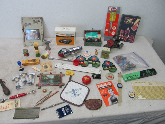 lot 140 image: NICE Lot of Vintage Collectibles