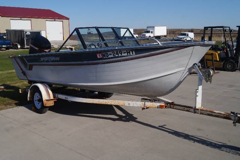 lot 1 image: Speed Boat