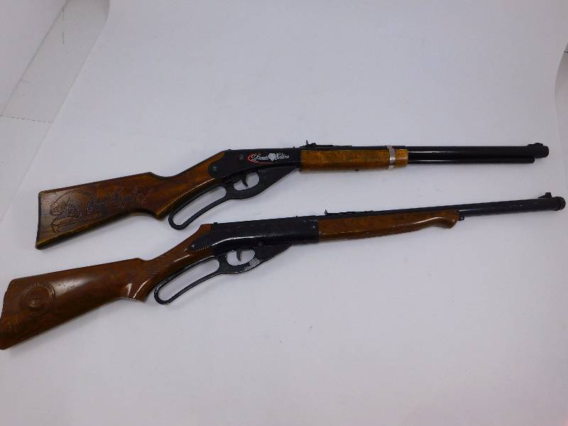 lot 2 image: Vintage Daisy BB Guns