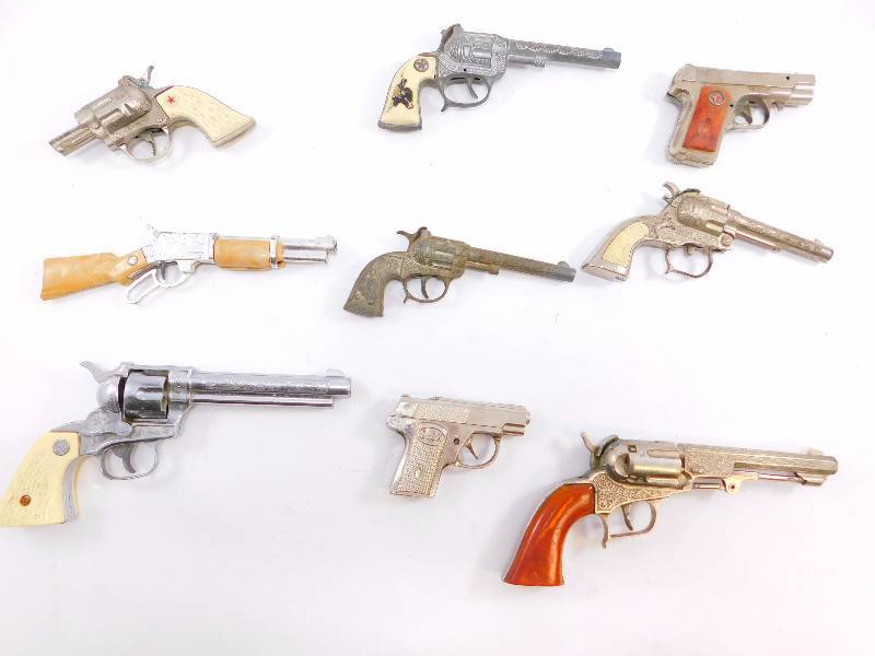 lot 3 image: Lot of Vintage Cap Guns