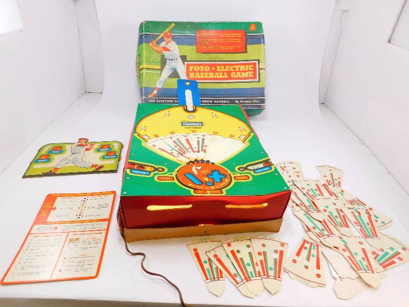lot 7 image: Vintage Foto Electric Baseball Game