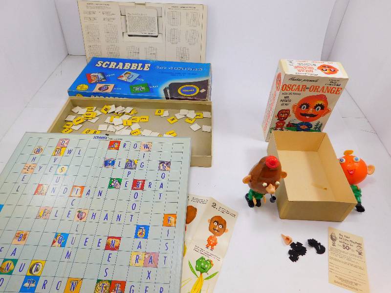 lot 17 image: Vintage Board Games - Scrabble for Juniors & Oscar the Orange