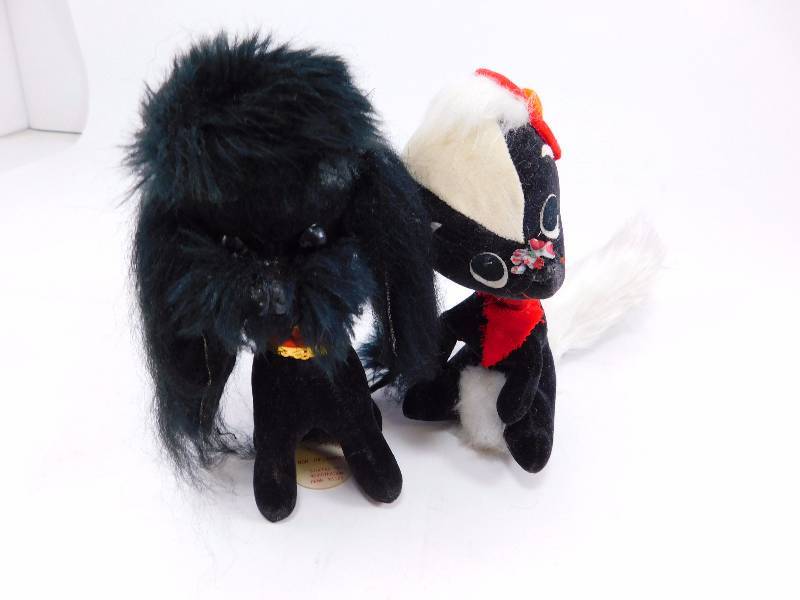 lot 31 image: Vintage Stuffed Animals - Mo-Pets by Sarco