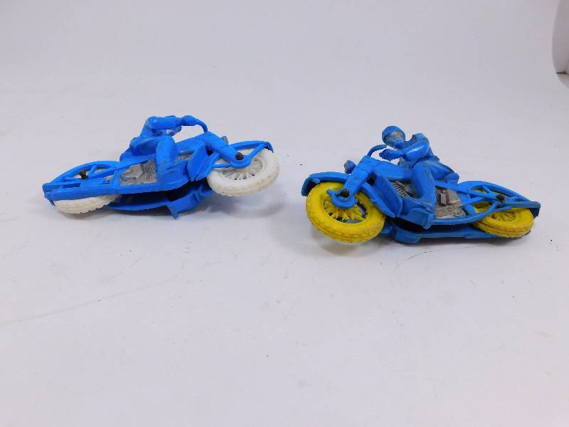 lot 37 image: (2) Auburn Rubber Police Motorcycle Toys