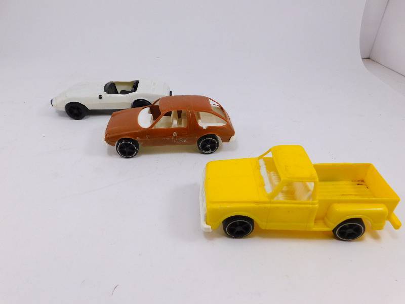 lot 41 image: Lot of (3) Vintage Gay Toys Cars