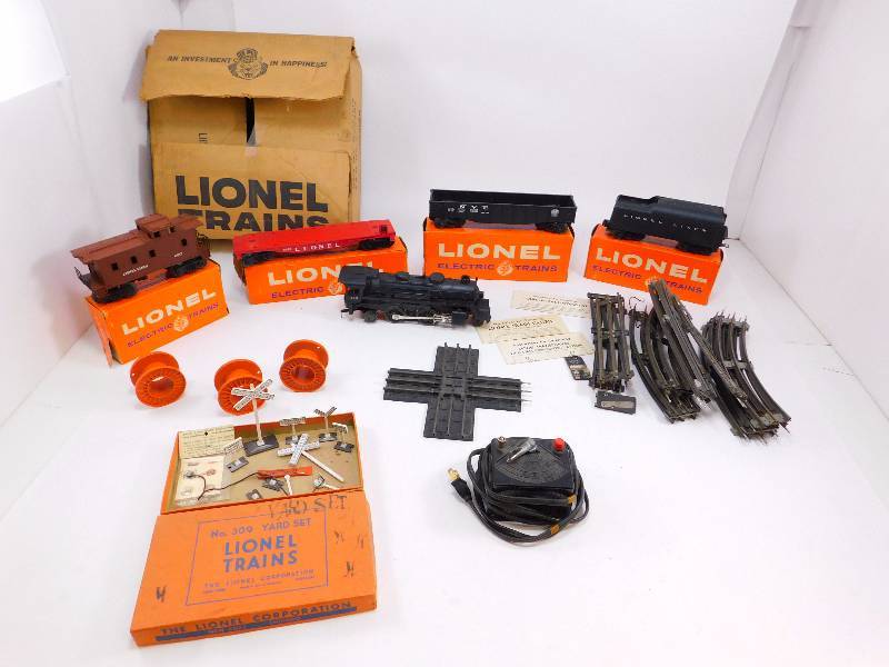 lot 43 image: Complete Vintage Lionel Train Set