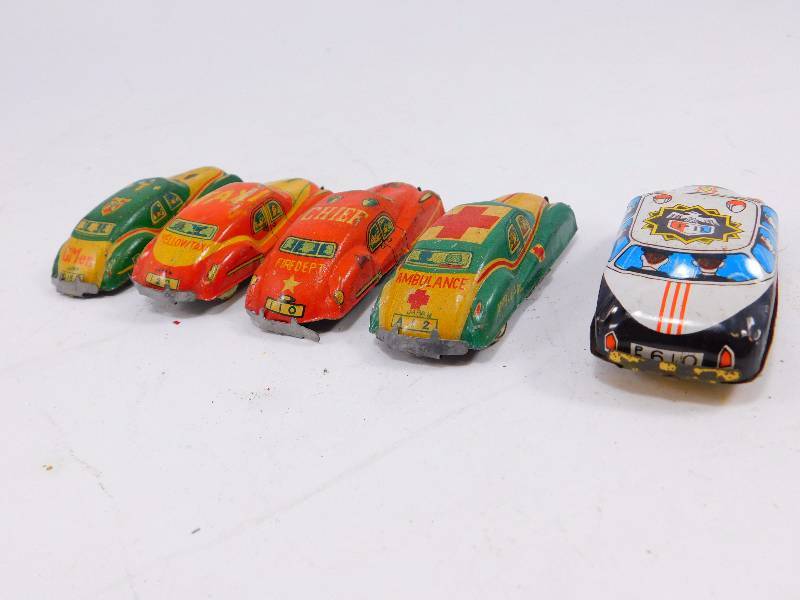 lot 52 image: Lot of Vintage Tin Litho Cars