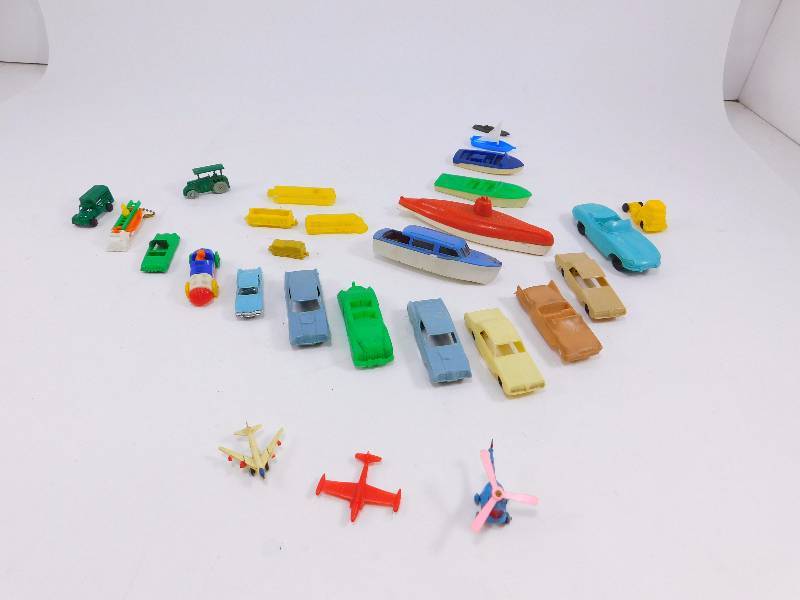 lot 58 image: Lot of Vintage toys