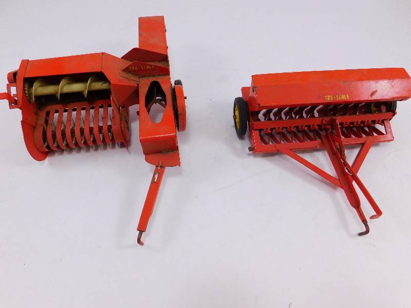 lot 59 image: Lot of (2) Tru-Scale Farm Equipment Toys