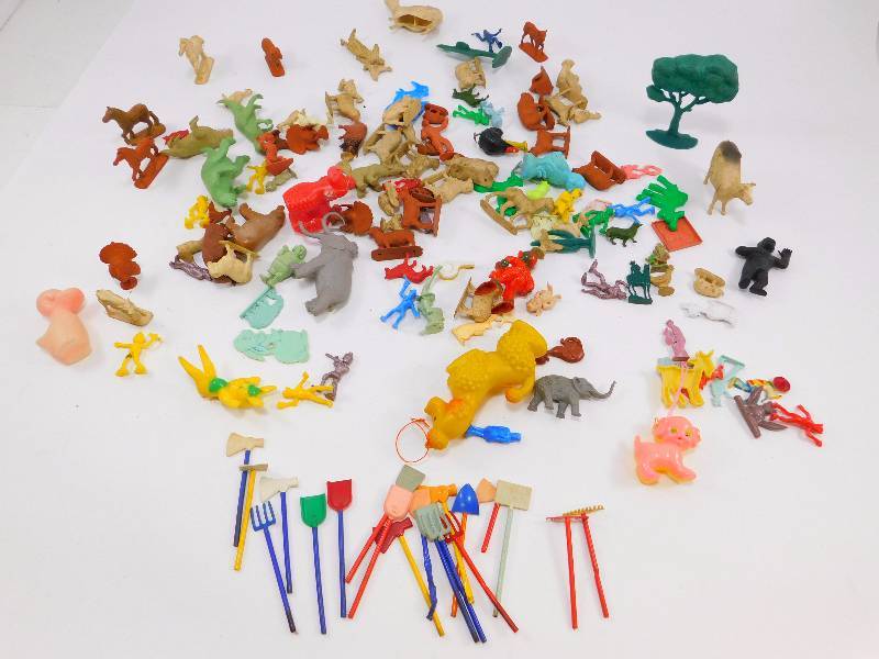 lot 75 image: Lot of Vintage Plastic & Rubber Animal Toys