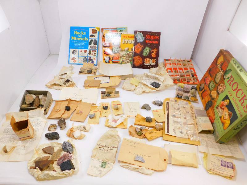 lot 78 image: Lot of Vintage Rock Hound Items