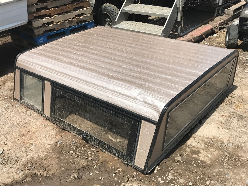 lot 4 image: Truck Topper