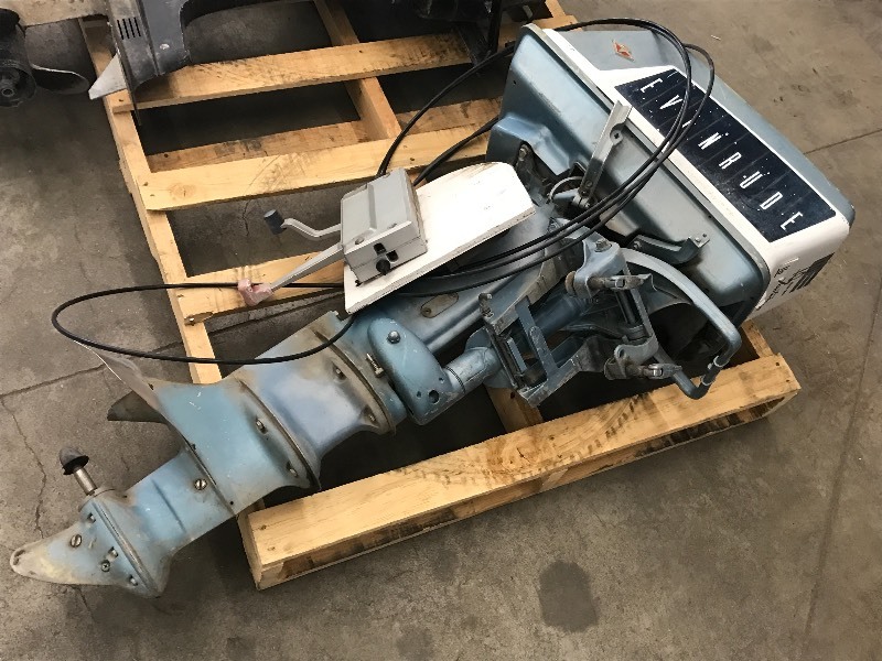 lot 6 image: Evinrude Fastwin 18HP Outboard Moto...
