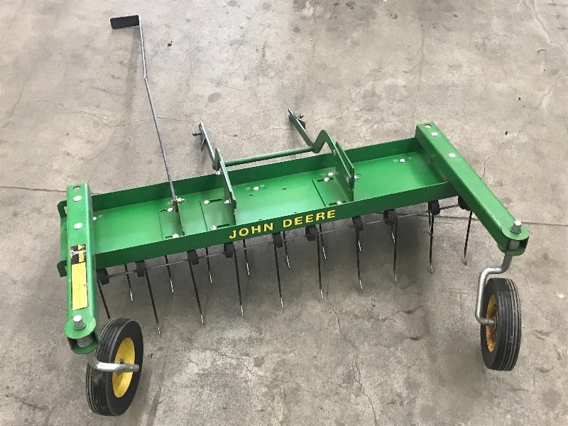 lot 10 image: John Deere Front-Mount 42 Thather,...