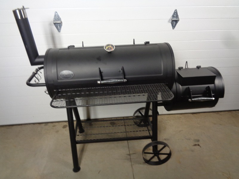 lot 2 image: Brand New Big Horn Smoker Grill