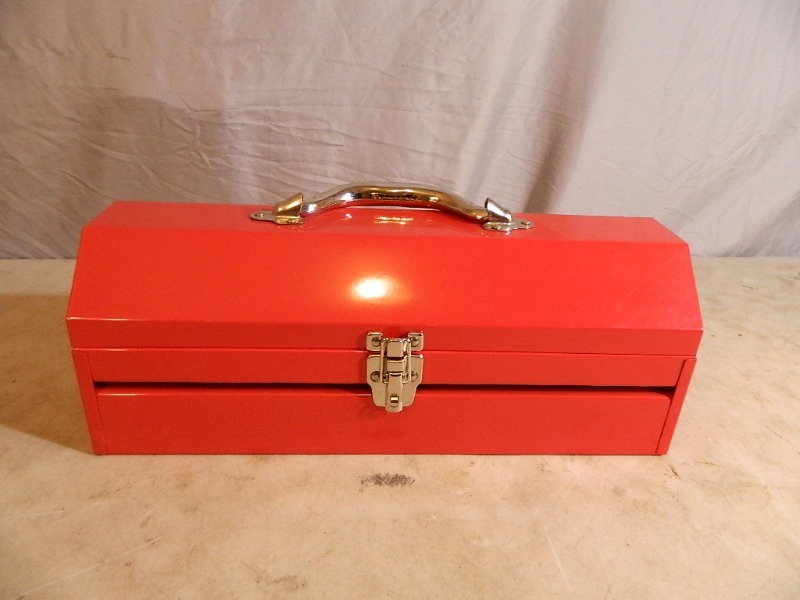 lot 35 image: New Metal Toolbox with Tray
