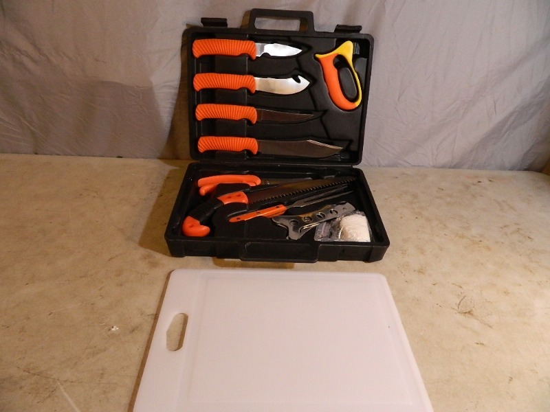 lot 36 image: New Knife Set in Case