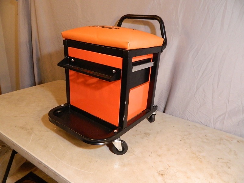 lot 39 image: New Shop Stool  Toolbox Combo