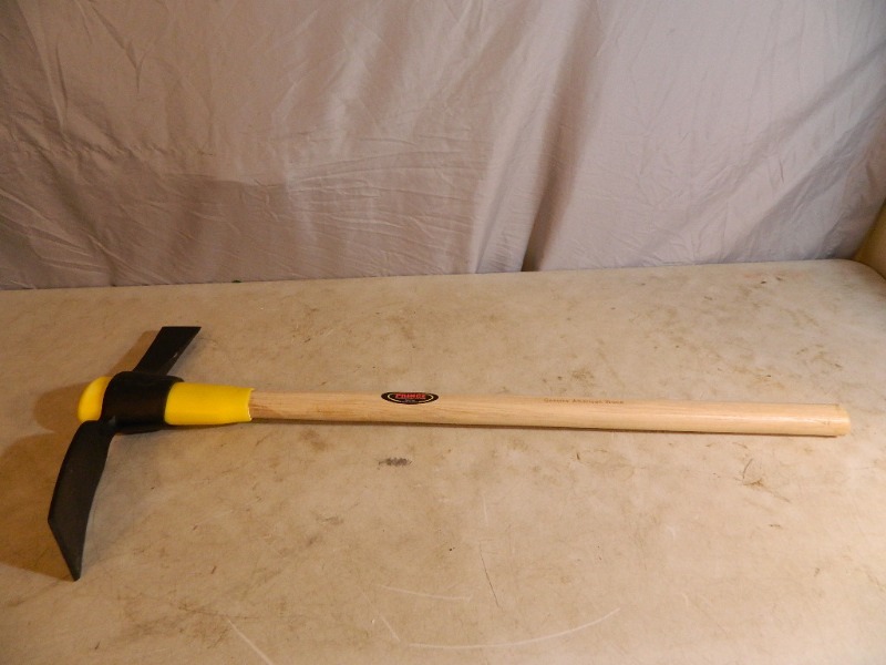 lot 47 image: New Mattock