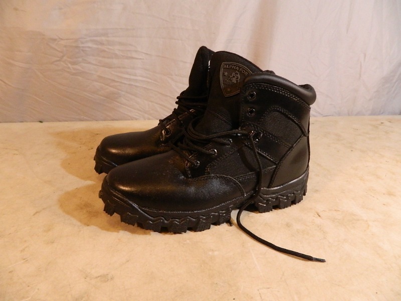 lot 55 image: New Mens Steel Toe Work Boots