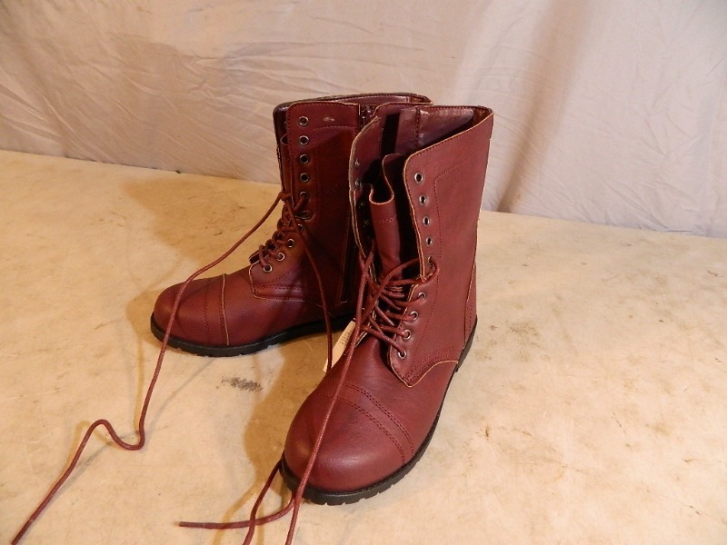 lot 56 image: New Womens Rue 21 Boots