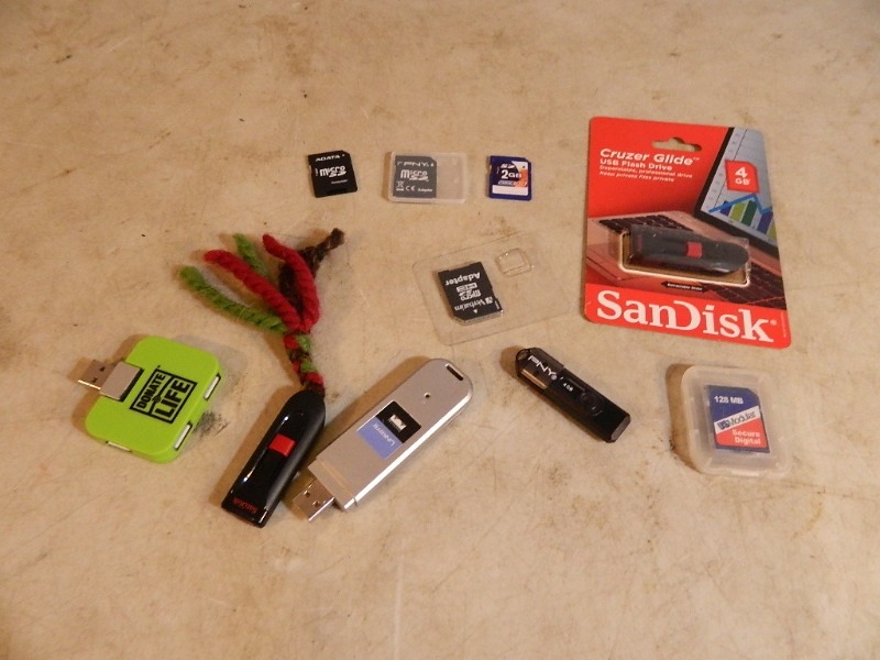 lot 58 image: Memory SticksCards and Adapters