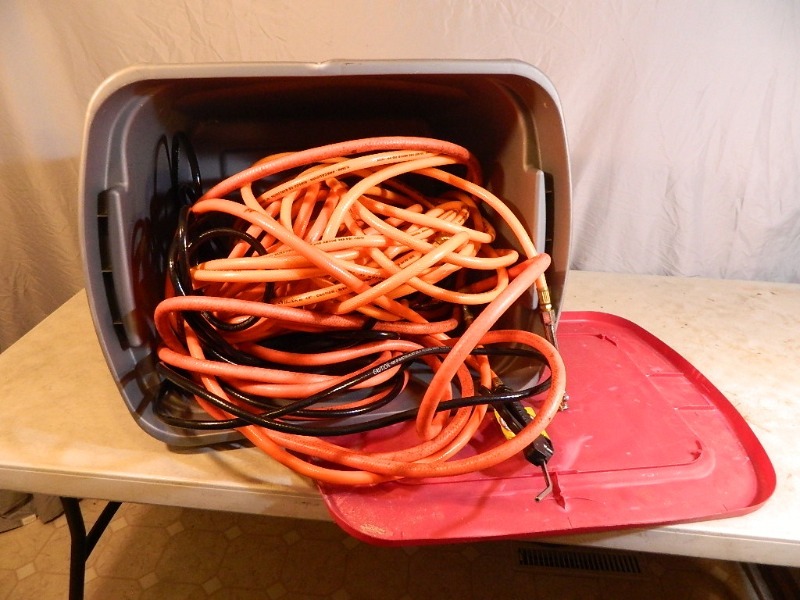 lot 73 image: Tote with Lid Full of Assorted Air Hose