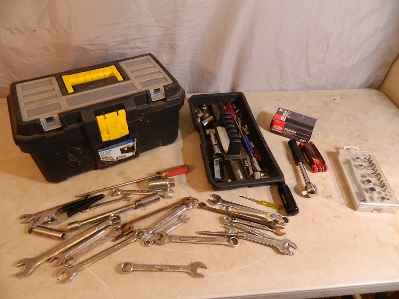 lot 81 image: Toolbox with Assorted Tools