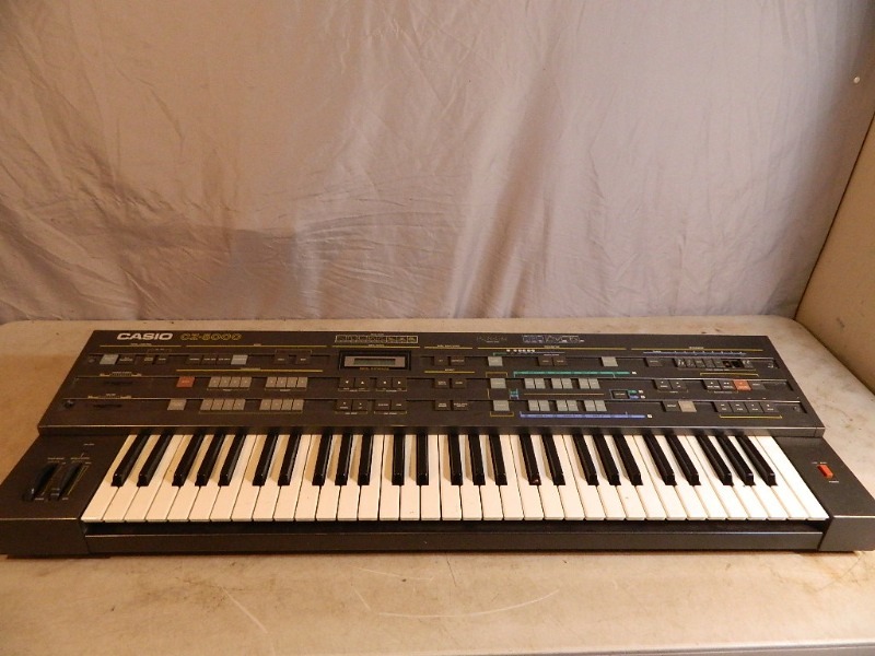 lot 91 image: Casio Keyboard