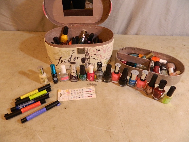 lot 101 image: Nail Polish and More