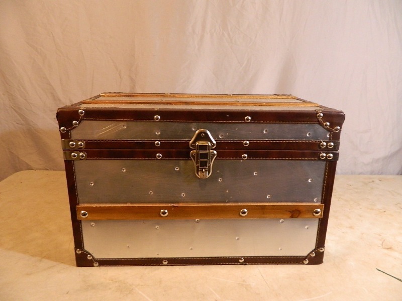 lot 110 image: Broyhill Trunk