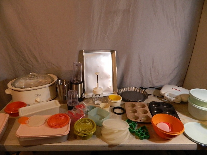 lot 122 image: Kitchen Items
