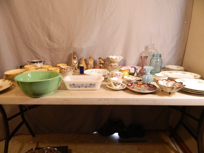 lot 130 image: Vintage Dishes and China