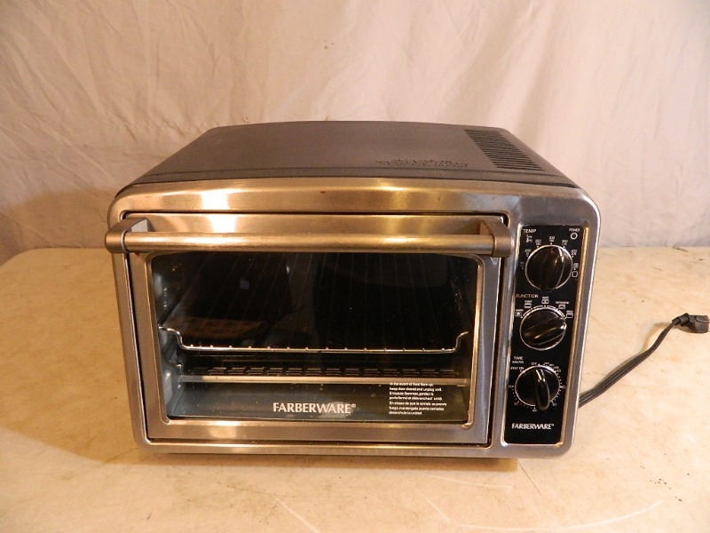 lot 161 image: Nice Farberware Convection Oven