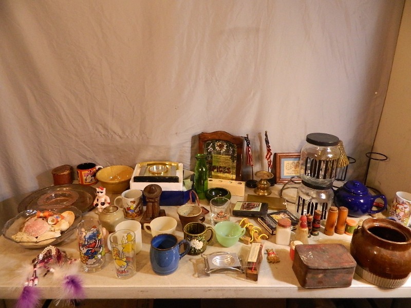 lot 163 image: Salt and Pepper Shakers, Vintage and Collectibles