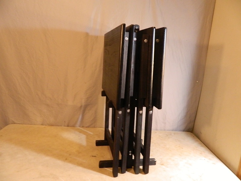 lot 170 image: TV Tray Set