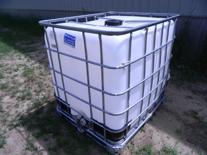 275 Gallon Bulk Liquid Tote with Steel Cage Wood Lathe, Collectibles
