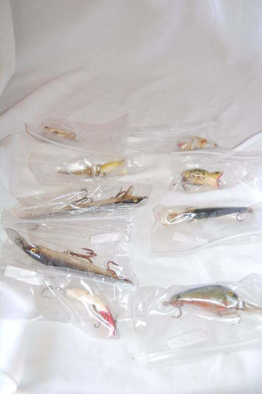 lot 7 image: Large Fishing Lures