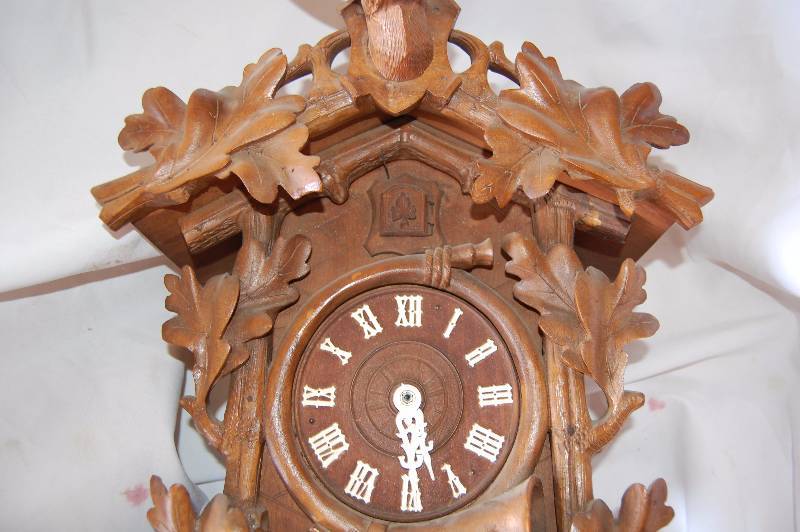 lot 9 image: Decorative Deer Hunting Cuckoo Clock