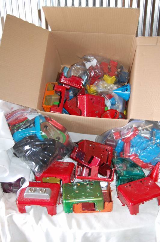 lot 20 image: Box of Toy Robot Parts