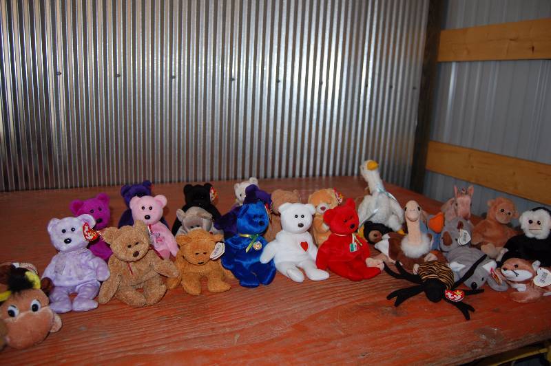 lot 23 image: Beanie Babies