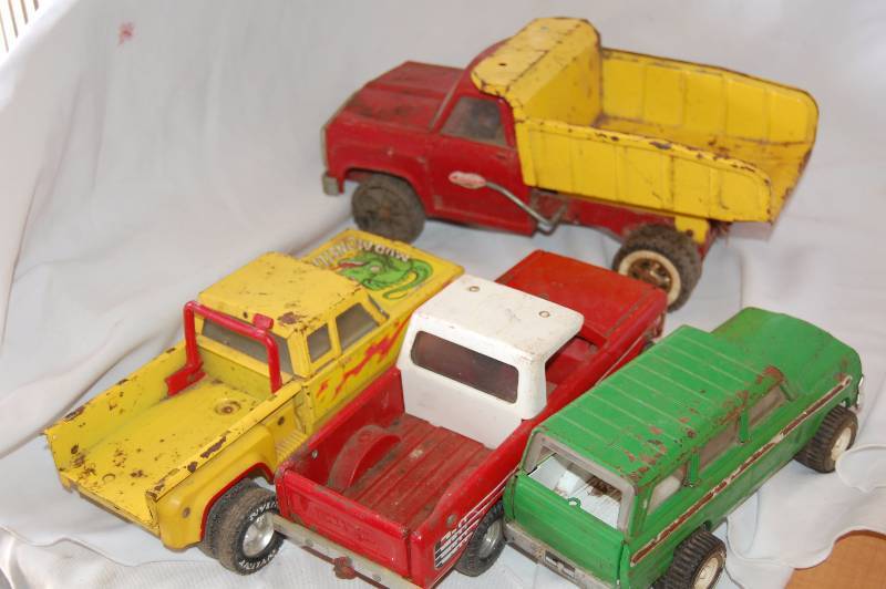 lot 25 image: Dump Truck and 3 Pickups