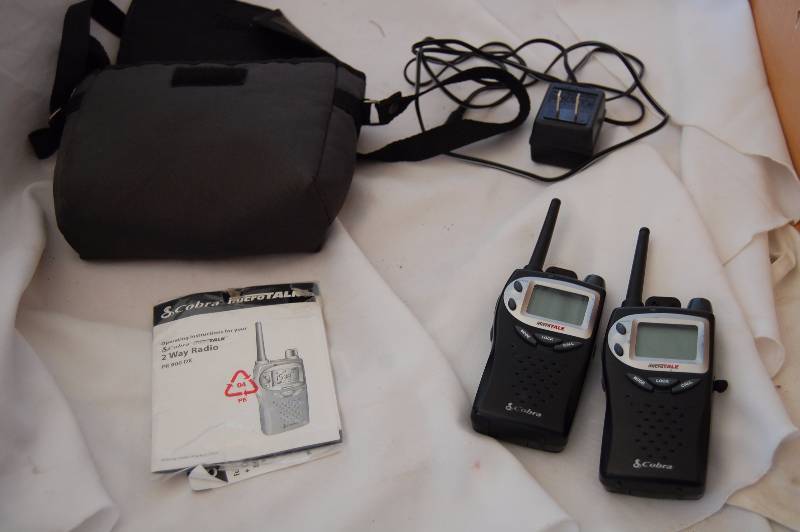 lot 29 image: Cobra 2 Way Radio