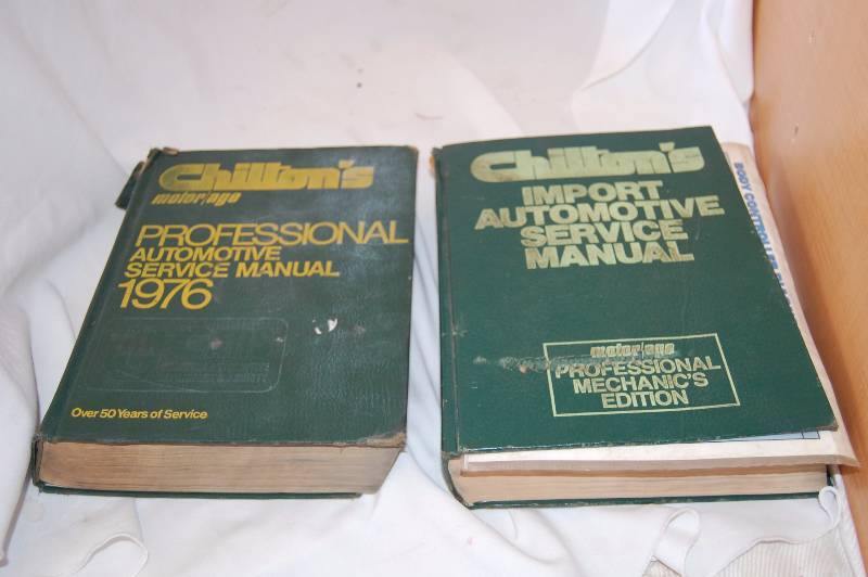 lot 31 image: Chiltons Books